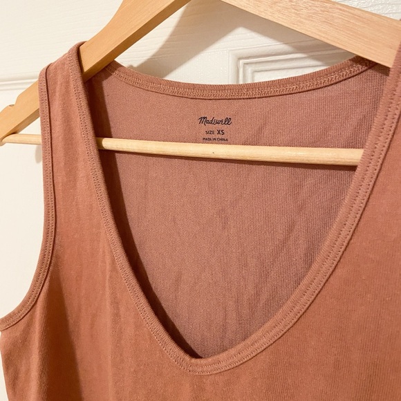 Madewell V-Neck Tank in Faded Rosebud - Picture 4 of 6